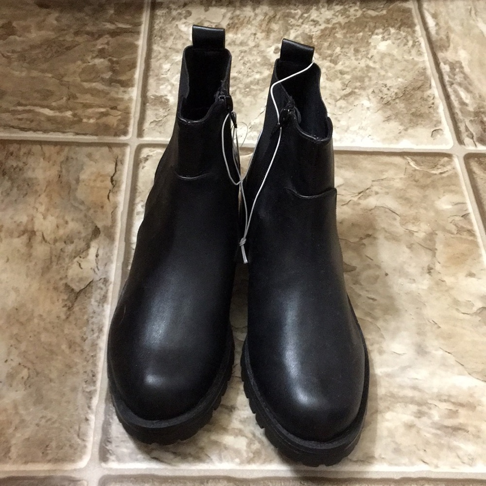 Universal Thread Booties 🖤